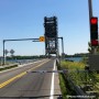 Pratique les pont-levis – des voleurs tombent à l’eau