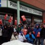 Loi 10 : des manifestants chez le ministre Pierre Moreau