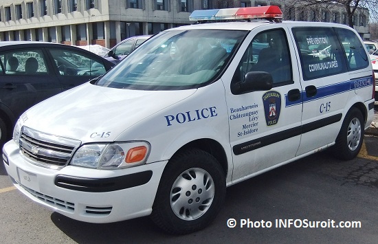 vehicule-police-chateauguay-Photo-INFOSuroit.com-