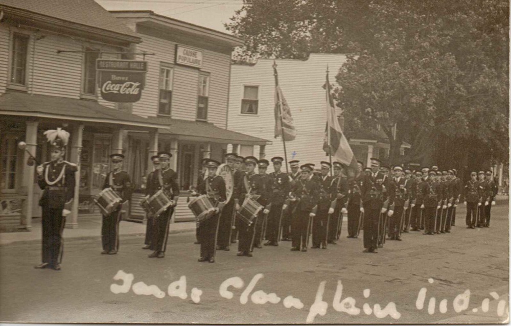 CPAQ-visite_quartier_nord_Photo_historique_garde_champlain_et_caisse_populaire