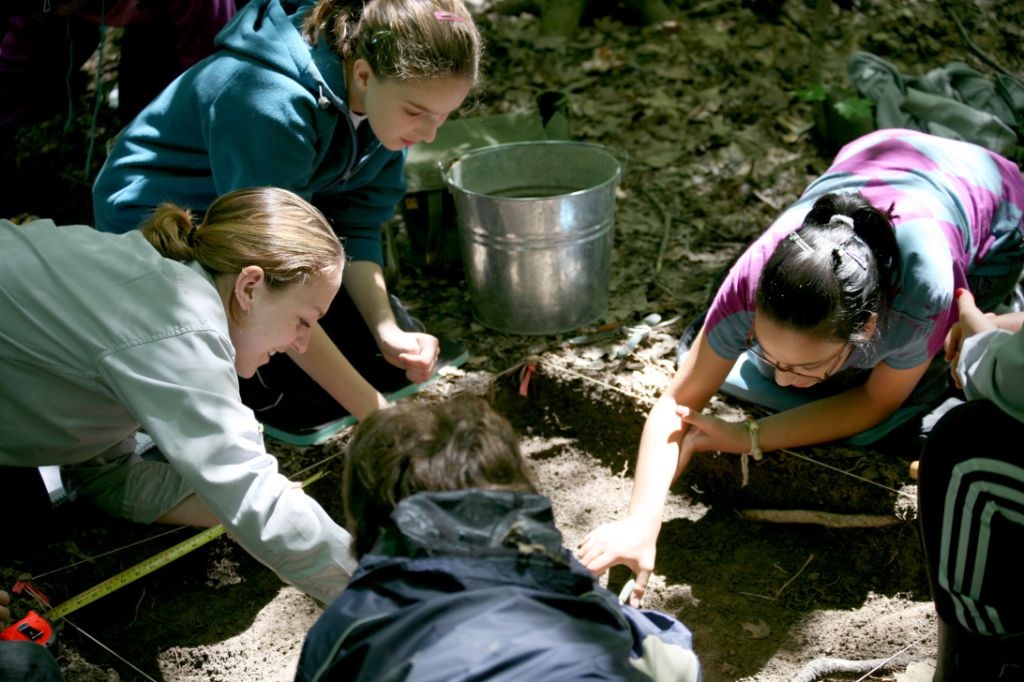 Fouille_archeologique a la Pointe-du-Buisson de beauharnois Photo courtoisie