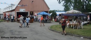 Bazar-en-fete-2012-a-Saint-Louis-de-Gonzague-grange-vetements-meubles-patisseries-bric-a-brac-Photo-INFOSuroit-com_