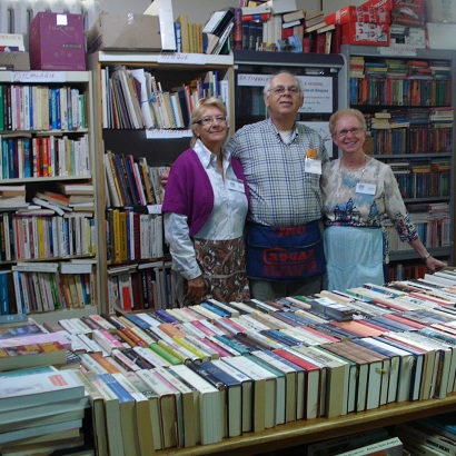 Bazar-Bellerive-des-benevoles-avec-les-livres-Photo-courtoisie-publiee-par-INFOSuroit-com_