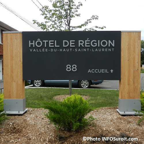 CRE-enseigne-Hotel-de-region-Photo-INFOSuroit-com_