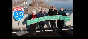 Autoroute-30-Geraldine_Quesnel-Denis_Lapointe-Claude_Haineault-et-Nathalie_Simon-12-12-2012-Photo-Division-des-communications-Ville-de-Chateauguay