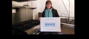 Garde-manger-a-Marie-Marie Shewchuk-dans-sa-nouvelle-cuisine-Photo-Florence-Berard-pour-le-CLD-du-Haut-St-Laurent