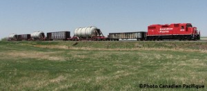 Projet-Terminal-intermodal-Les-Cedres-Train-locomotive-marchandises-voie-ferree-Photo-Canadien-Pacifique