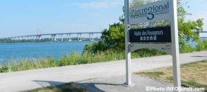 Halte-des-Voyageurs-et-pont-Autoroute-30-a-Beauharnois-Photo-INFOSuroit_com