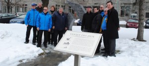 Vasque-des-Jeux-du-Qc-devant-College-de-Valleyfield-Photo-courtoisie