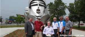 Inauguration-Neptune-et-espace-memoire-a-Valleyfield-representants-ville-des-Regates-et-artistes-photo-INFOSuroit