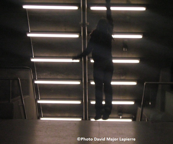 Metro-ambiance-soir-neon-Copyright-Photo-David-Major-Lapierre-pour-INFOSuroit