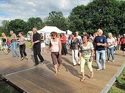 Samedis-dansants-rotonde-parc-Delpha-Sauve-Valleyfield-projet-pilote-photo-courtoisie-publiee-par-INFOSuroit