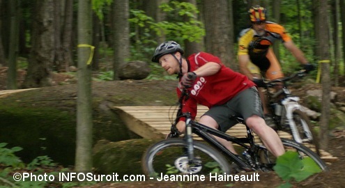 Velo de montagne demonstration Mont-Rigaud Photo INFOSuroit Jeannine_Haineault