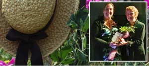 Sara_Patenaude-Agricultrice-de-l-annee-2013-avec-Gisele-Marleau-Photo-courtoisie-et-chapeau-et-fleurs-photos-Syndicat-Val-Jean-pour-INFOSuroit_com