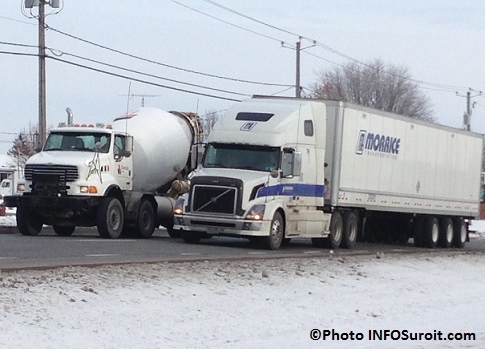 Camions-sur-boul-Mgr-Langlois-a-Valleyfield-Photo-INFOSuroit