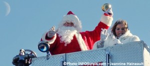 Pere-Noel-et-Fee-des-etoiles-Parade-2013-a-Beauharnois-Photo-INFOSuroit_com-Jeannine_Haineault