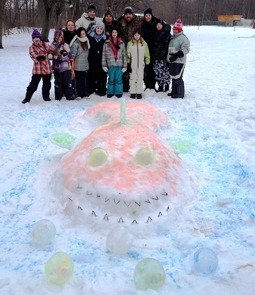 Camp-Bosco-Plaisirs-d-hiver-25-janvier-2014-sculpture-sur-neige-participants-Photo-courtoisie-publiee-par-INFOSuroit