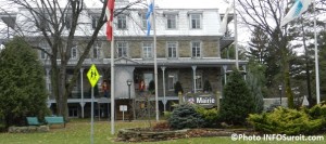 Mairie-de-Chateauguay-Hotel-de-ville-boulevard-d-Youville-Photo-INFOSuroit_com