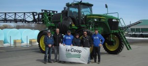 Coop-des-Frontieres-Nouvelle-arroseuse-John-Deere-et-Implication-Operation-Enfant-Soleil-Image-A-la-une