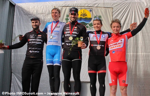 GP-cyclistes-Ste-Martine-Podium-105km-Seniors-Simon_lambert-Lemay-Or-Photo-INFOSuroit_com-Jeannine_Haineault