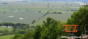 Mont-Rigaud-automne-telesieges-vue-des-terres-agricoles-de-Soulanges-Photo-INFOSuroit_com