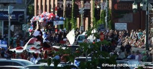 parade-defile-Saint-Jean-a-Valleyfield-pres-Hotel-Plaza-Photo-INFOSuroit_com