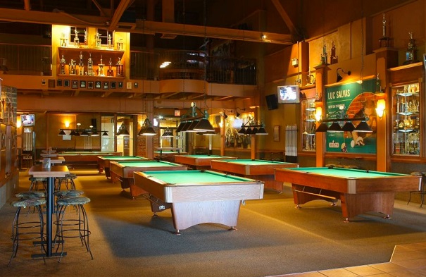 Billard-Bar-Dooly-s-a-Valleyfield-Photo-Tourisme-Suroit-via-site-Web-DollysQuebec