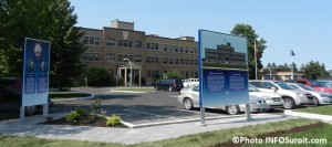 Hopital-Barrie-Memorial-avec-plaques-commemoratives-75-ans-Photo-INFOSuroit_com