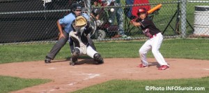 Championnat-canadien-baseball-Petite-Ligue-11-12-ans-a-Valleyfield-frappeur-Colombie-Britannique-contre-Alberta-Photo-INFOSuroit_com