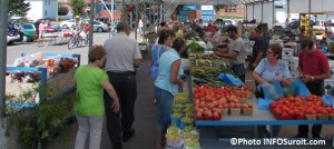 Marche-public-de-Valleyfield-aout-2014-legumes-tomates-clients-Photo-INFOSuroit_com