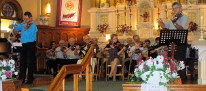 Messe-des-violoneux-2013-avec-Loisirs-folkloriques-choeur-eglise-de-Saint-Timothee-Photo-courtoisie