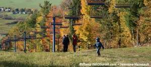 Couleurs-arbres-automne-famille-mont-Rigaud-Photo-INFOSuroit_com-Jeannine_Haineault