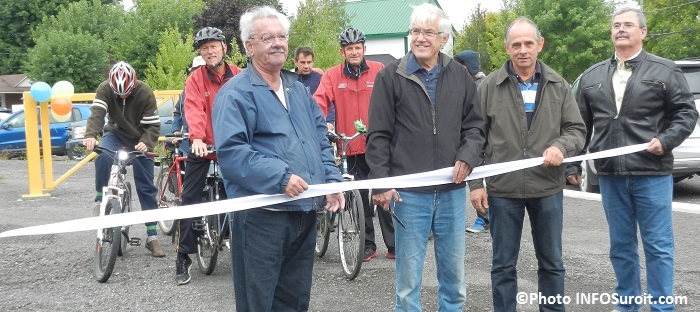 Inauguration Parc regional Cyclo-nature du Haut-Saint-Laurent coupe du ruban avec des maires Photo INFOSuroit_com