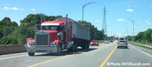 Pont-Mgr-Langlois-avec-autos-et-camion-Photo-INFOSuroit_com