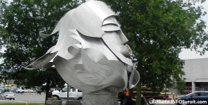 Neptune-statue-centre-ville-Salaberry-de-Valleyfield-Photo-INFOSuroit