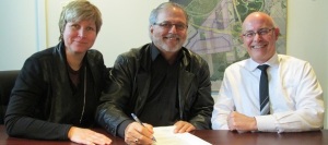 BioM_signature-achat_terrain-Nathalie_Simon-Claude_Haineault-et-Pierre_Tardif-photo-courtoisie-publiee-par-INFOSuroit_com