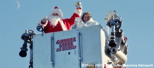 Fete-de-Noel-Place-du-Marche-Beauharnois-Pere-Noel-Photo-INFOSuroit-Jeannine_Haineault