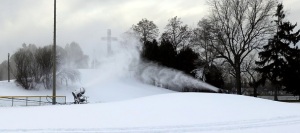 Neige-artificielle-canon-a-neige-parc_Delpha_Sauve-photo-courtoisie-publiee-par-INFOSuroit_com