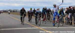 GP cycliste Ste-Martine 2015 Maitre4 fin de course Photo INFOSuroit-Jeannine_Haineault