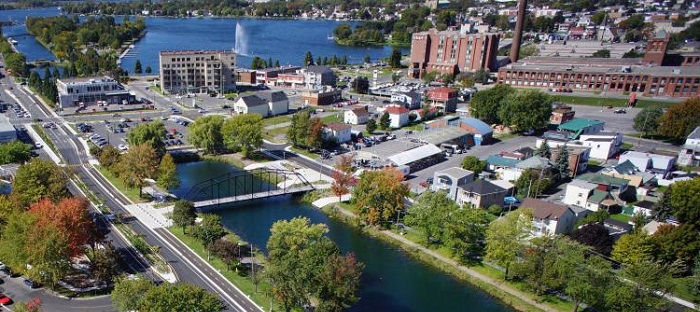 Vieux-Canal-de-Valleyfield-baie-St-Francois-et-Hotel-ex-Mtl-Cotton-Vue-des-airs-Photo-courtoisie-Ville-Valleyfield