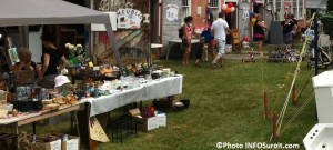 Bazar-en-fete-a-Saint-Louis-de-Gonzague-grange-vaisselle-meubles-bric-a-brac-Photo-INFOSuroit