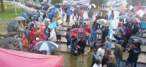 Manifestation-employes-Commission-scolaire-des-Trois-Lacs-photo-courtoisie-publiee-par-INFOSuroit_com