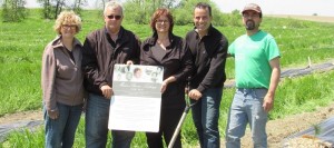 Plantation-arbre-arbuste-parc-Marie_Reine_Laberge-Sainte_Martine-photo-courtoisie-publiee-par-INFOSuroit_com