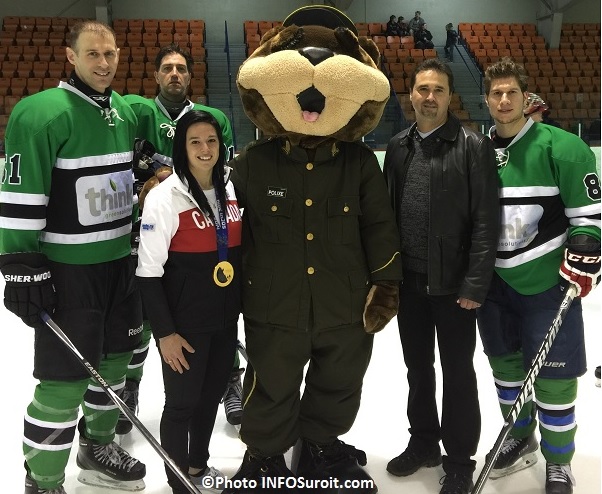 championne olympique Melodie_Daoust mascotte de la SQ Polixe et policiers au Hockeyton 2015 Photo INFOSuroit_com