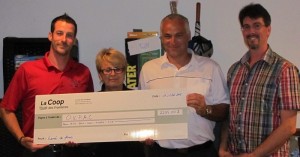 Coop des frontieres tournoi de golf 2015 remise cheque a OVPAC Photo Coop