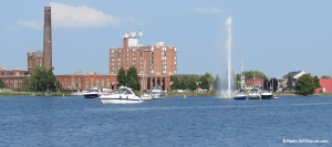 baie du lac Saint-Francois a Valleyfield avec bateaux et fontaine Photo INFOSuroit_com