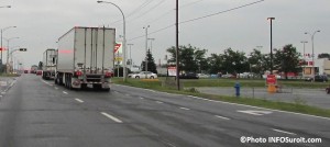 camions sur Mgr-Langlois pres Canadian_Tire Valleyfield Photo INFOSuroit