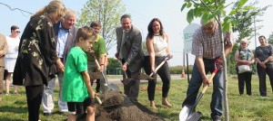 Inauguration-arboretum_Frederic-Back_arbre_plantation_Valleyfield-photo-courtoisie-publiee-par-INFOSuroit_com