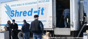 shred-it-operation-dechiquetage-dans-le-Suroit-Photo-INFOSuroit_com-Jeannine_Haineault