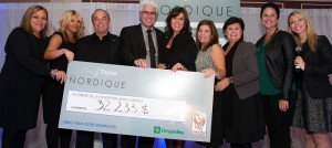 Fondation Anna-Laberge soiree Vins et tapas comite organisateur 2015 et cheque Photo courtoisie